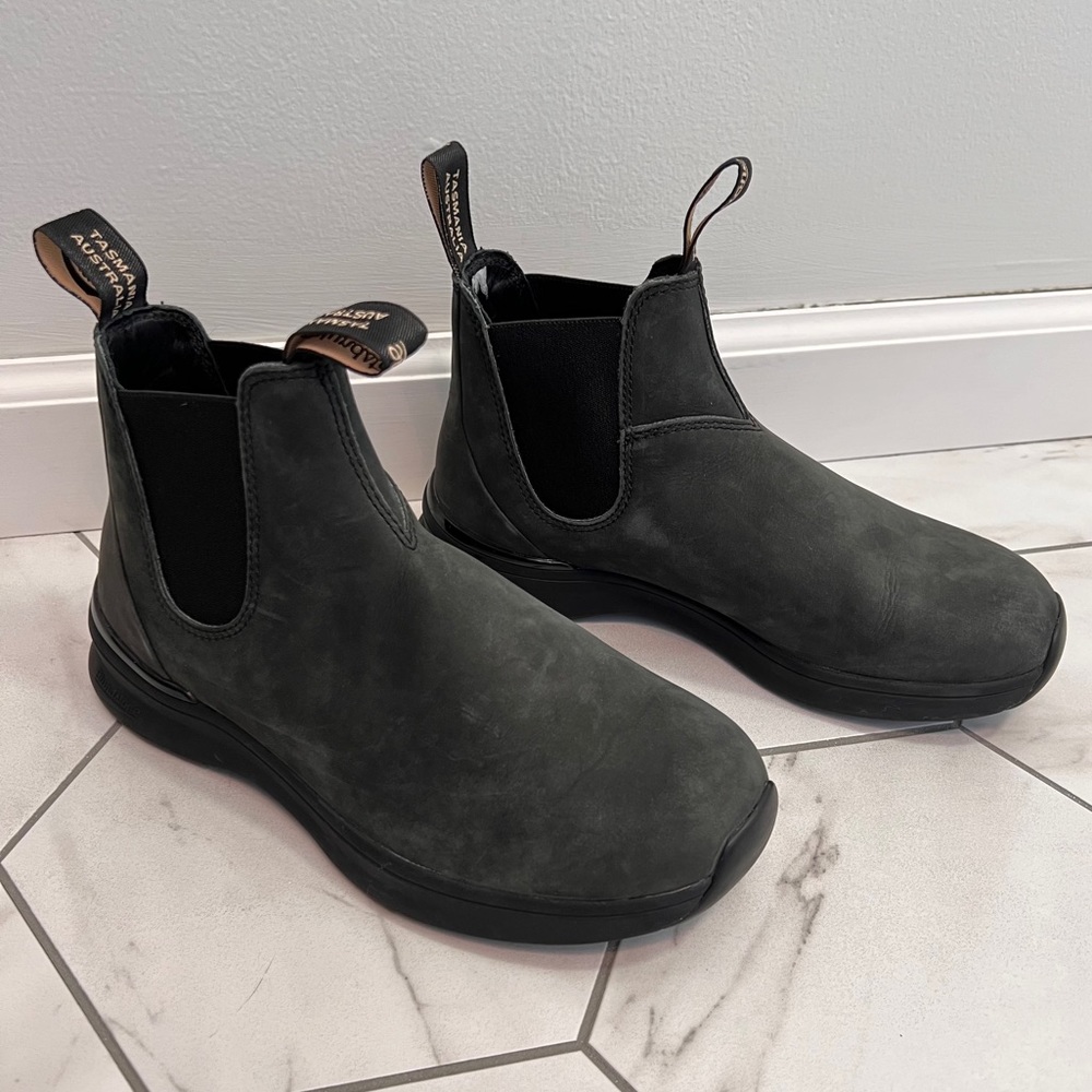 BLUNDSTONE 2143 Rustic Black Chelsea Boots Size 8 Women's / 6 Men's